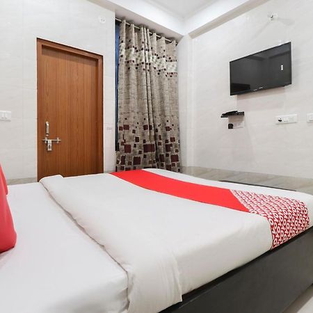 Vrindāvan Oyo 69378 Trilok Dham酒店 外观 照片