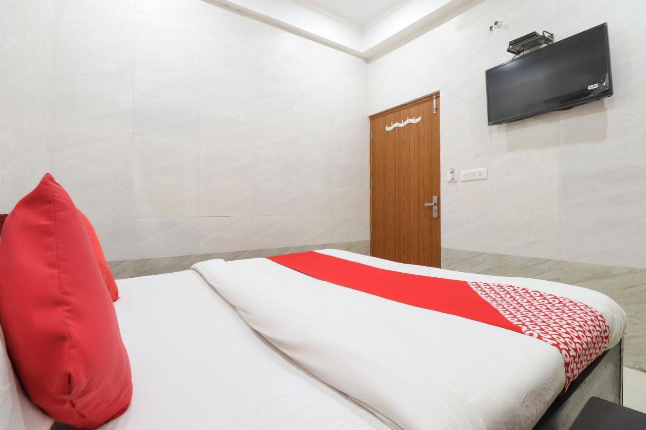 Vrindāvan Oyo 69378 Trilok Dham酒店 外观 照片