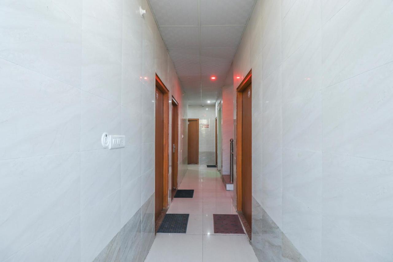 Vrindāvan Oyo 69378 Trilok Dham酒店 外观 照片