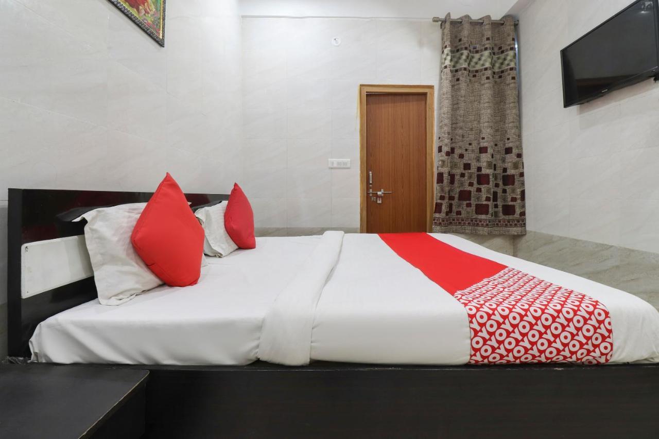 Vrindāvan Oyo 69378 Trilok Dham酒店 外观 照片
