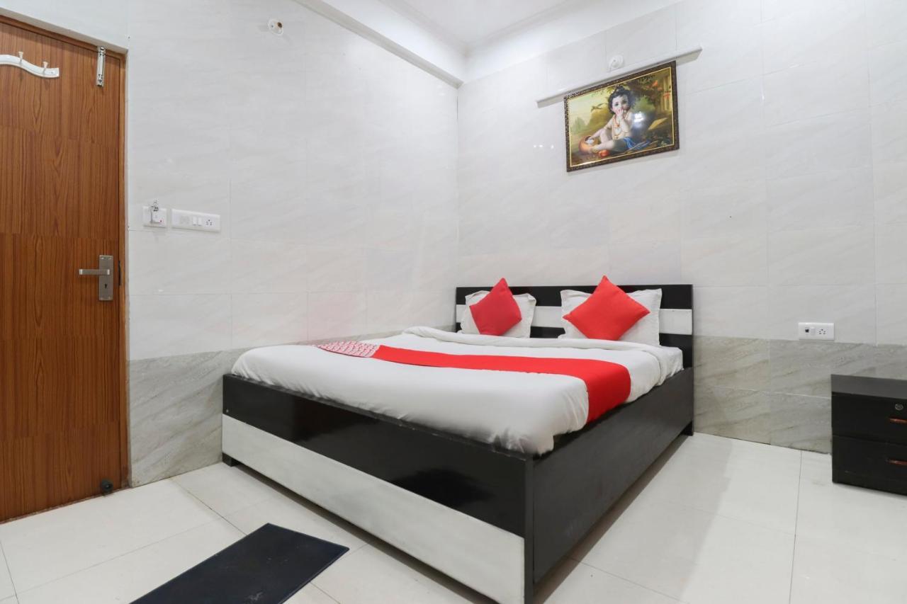 Vrindāvan Oyo 69378 Trilok Dham酒店 外观 照片