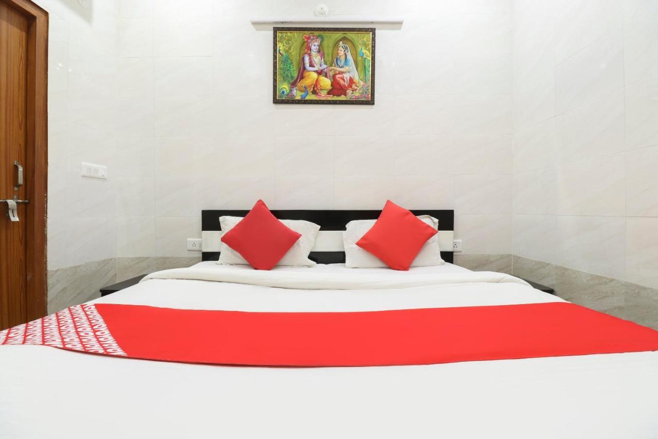 Vrindāvan Oyo 69378 Trilok Dham酒店 外观 照片