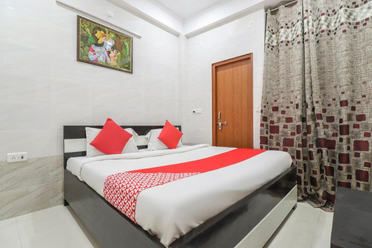 Vrindāvan Oyo 69378 Trilok Dham酒店 外观 照片