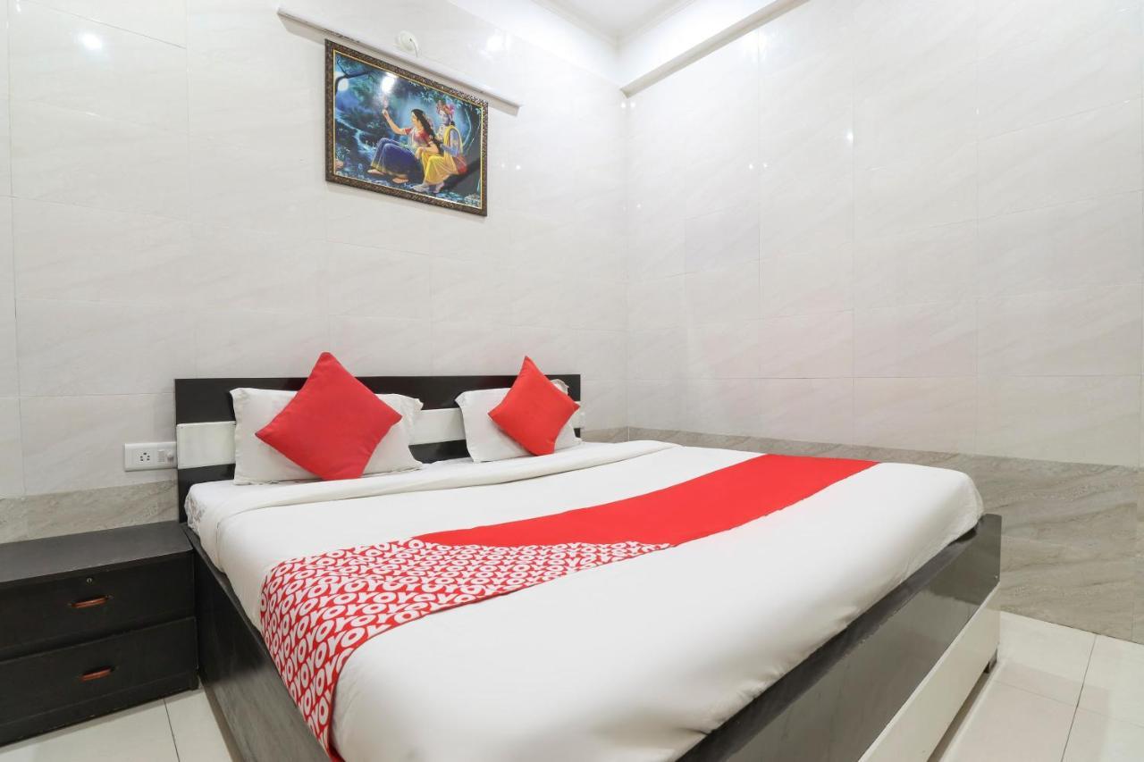 Vrindāvan Oyo 69378 Trilok Dham酒店 外观 照片