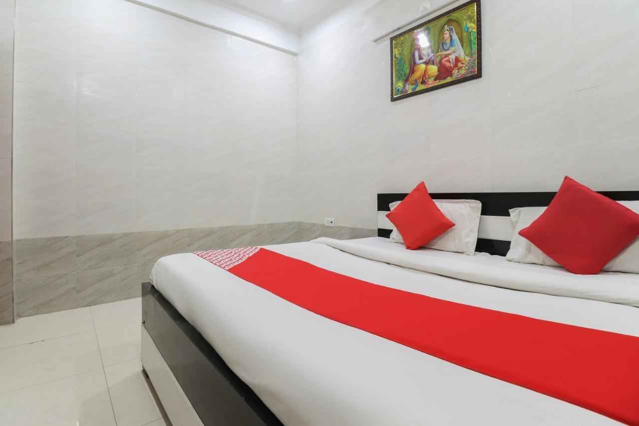 Vrindāvan Oyo 69378 Trilok Dham酒店 外观 照片