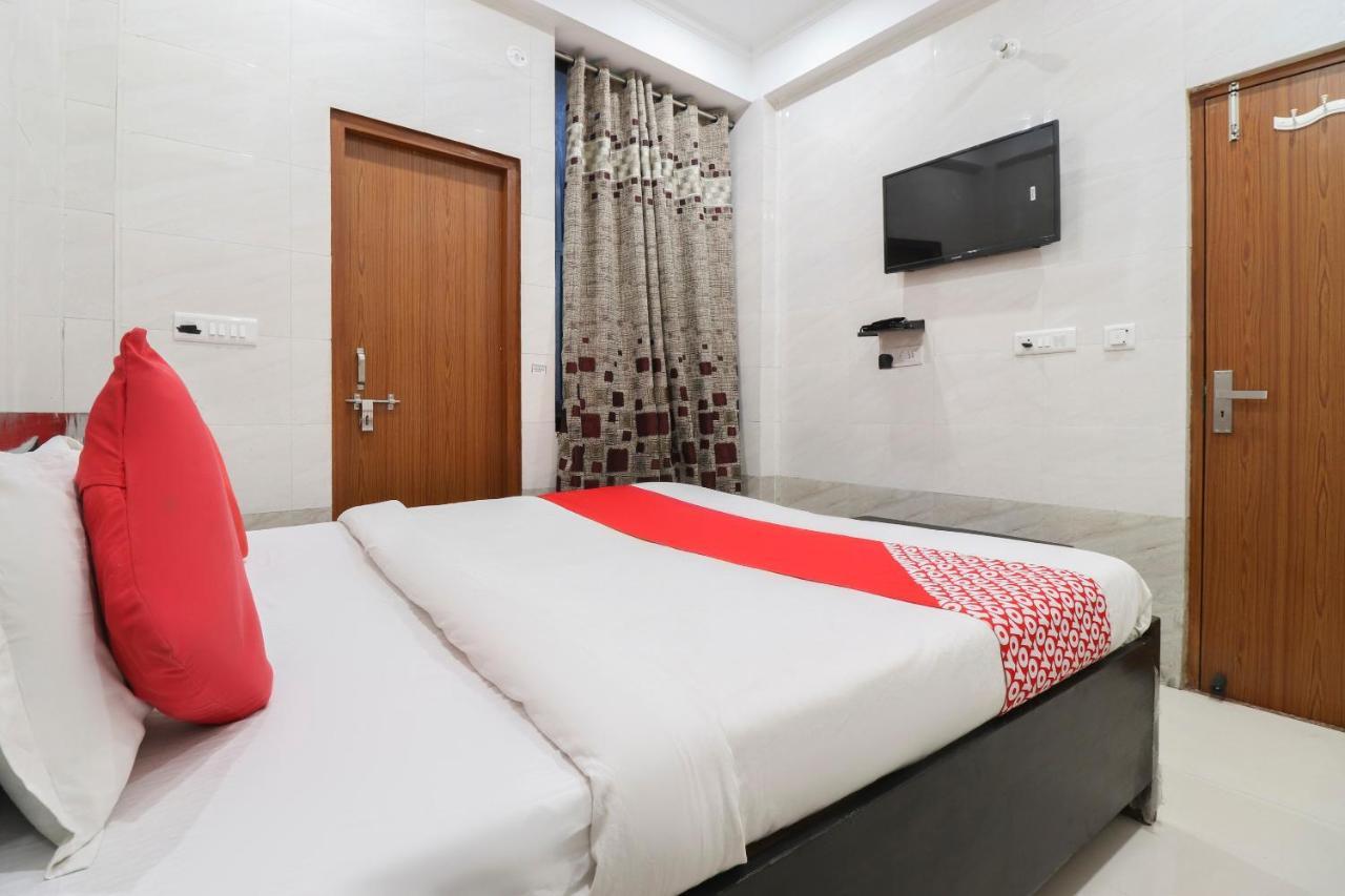 Vrindāvan Oyo 69378 Trilok Dham酒店 外观 照片