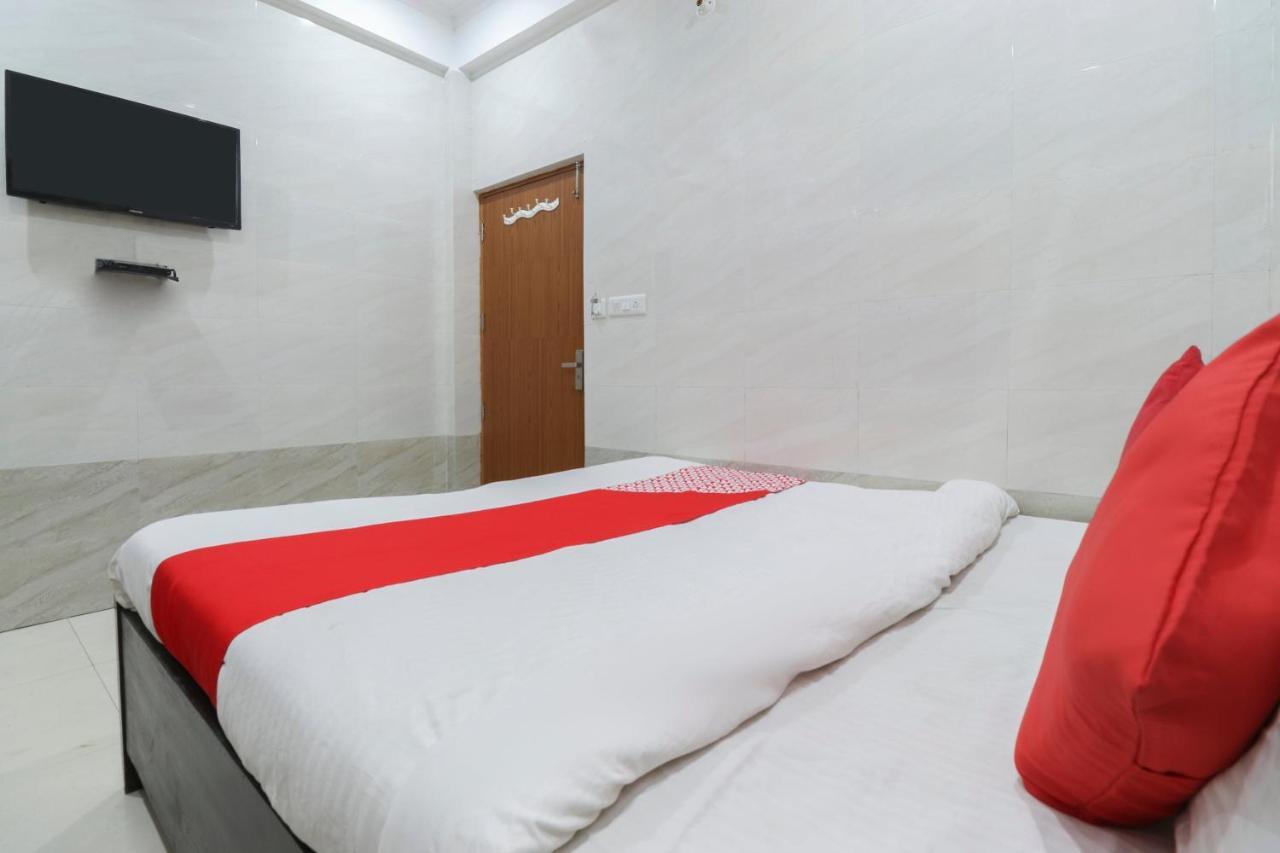 Vrindāvan Oyo 69378 Trilok Dham酒店 外观 照片