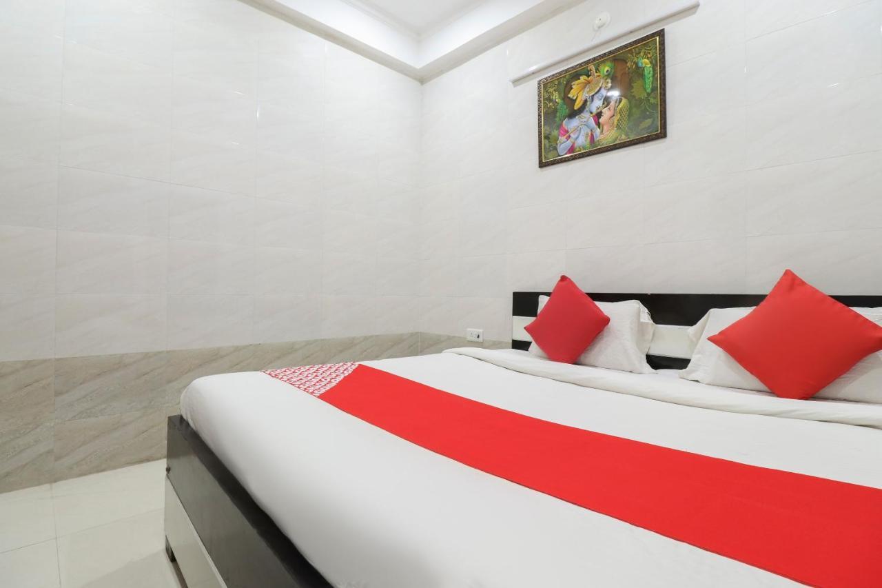 Vrindāvan Oyo 69378 Trilok Dham酒店 外观 照片